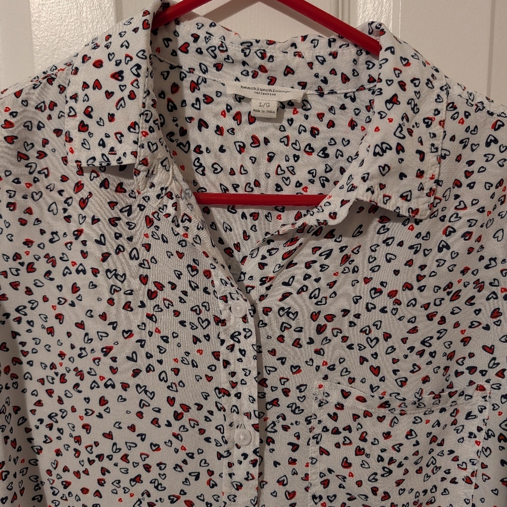 Beachlunchlounge Heart Print Shirt in Red, White, and Blue Size Large